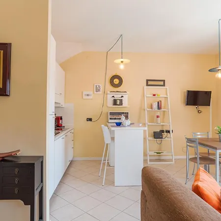With Balcony And Private Parking Appartement Ossuccio