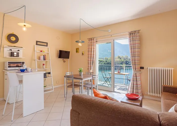 Lägenhet With Balcony And Private Parking